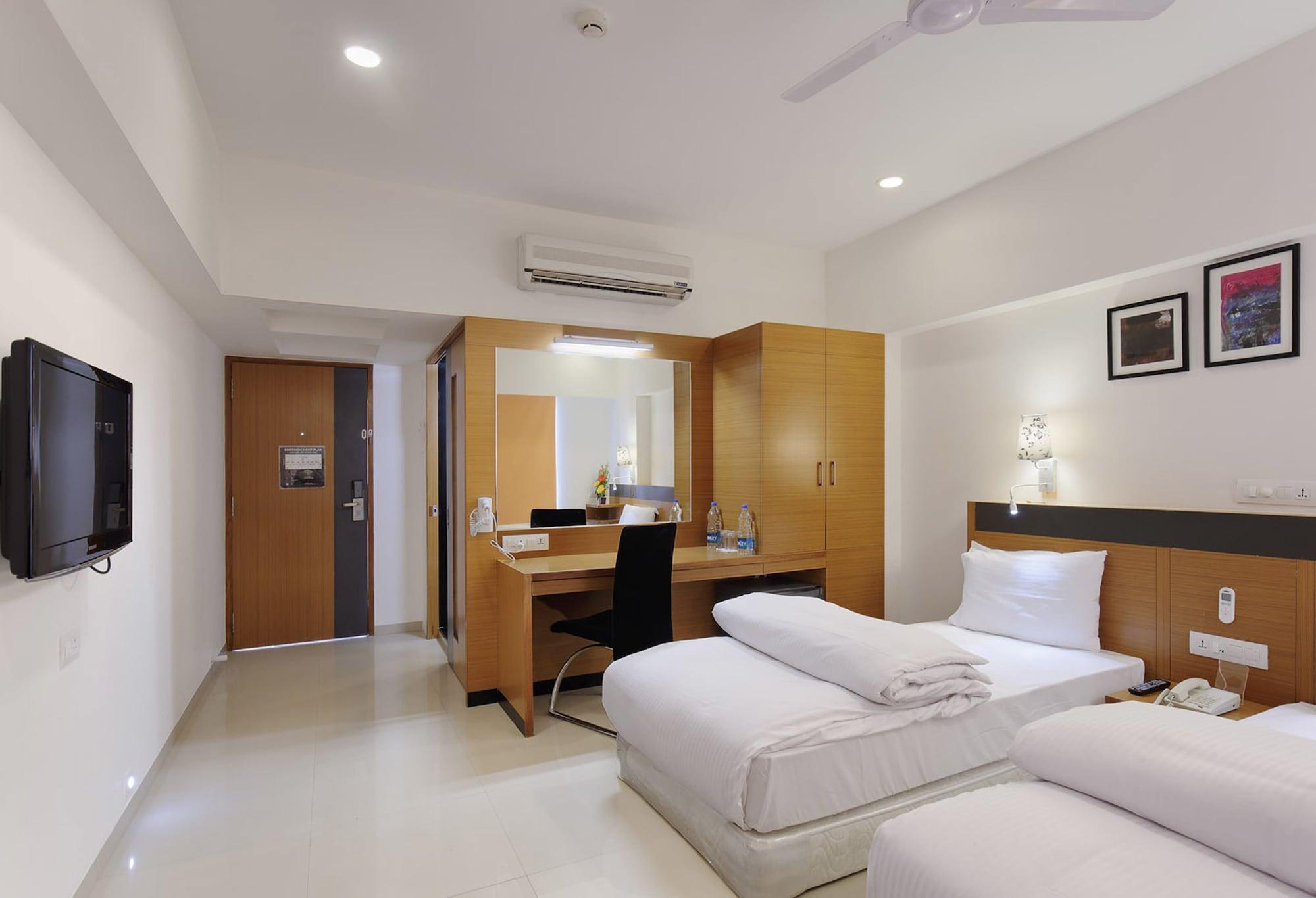 Hi 5 Hotel & Experience Nashik Dış mekan fotoğraf