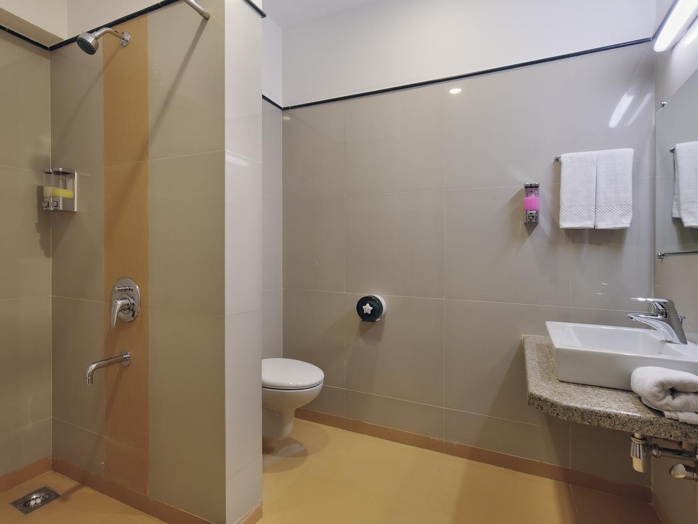 Hi 5 Hotel & Experience Nashik Dış mekan fotoğraf