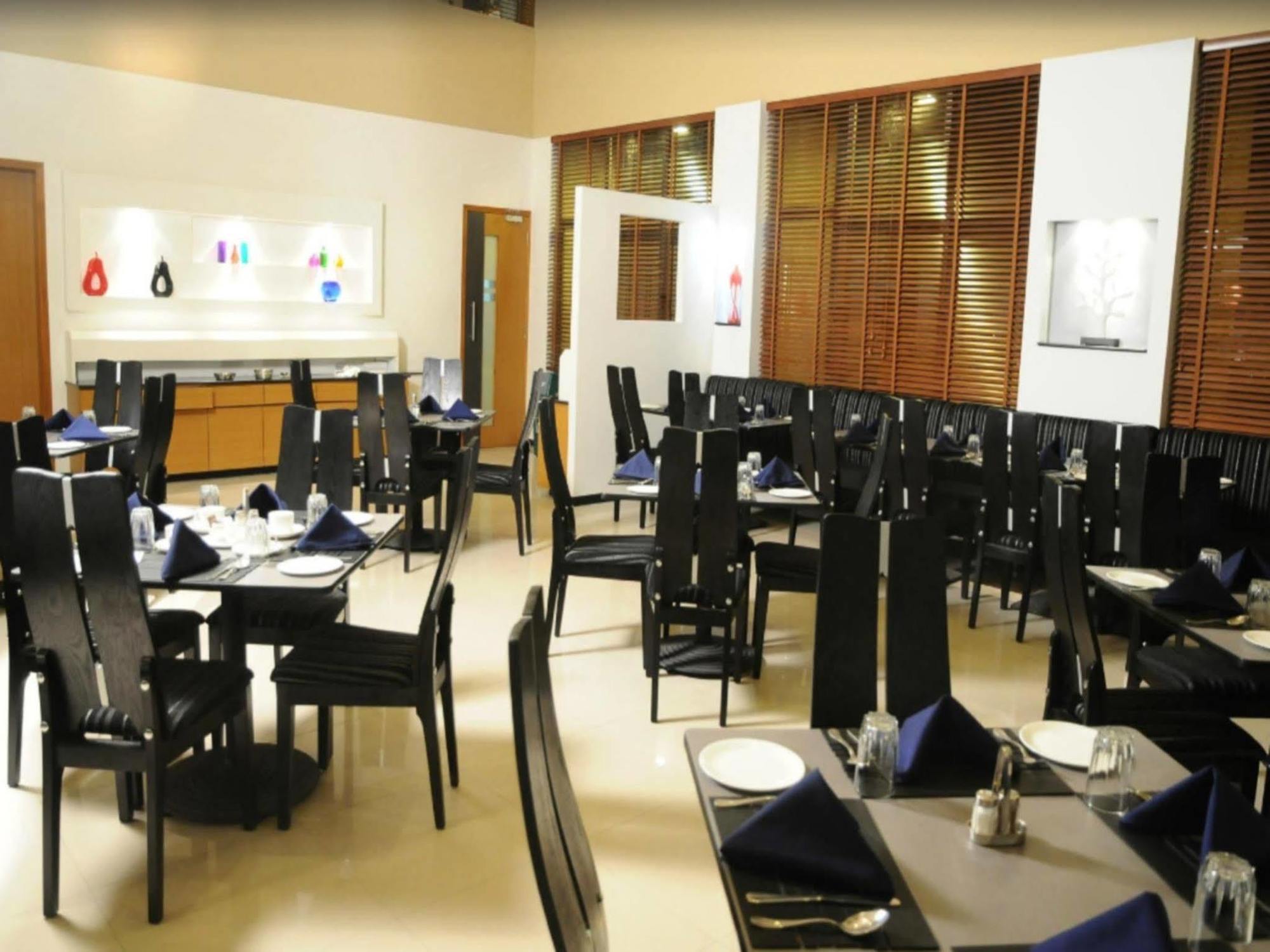 Hi 5 Hotel & Experience Nashik Dış mekan fotoğraf