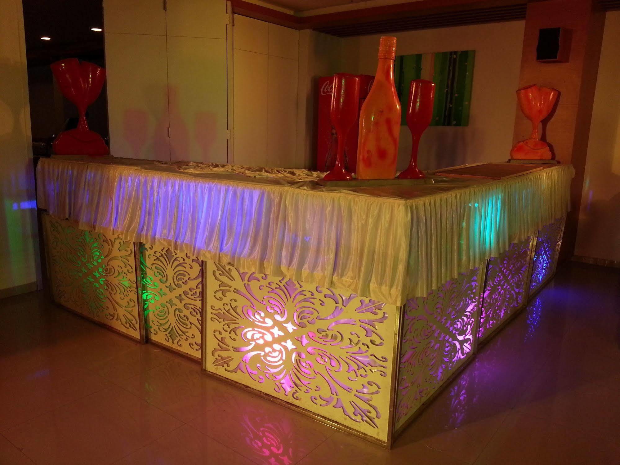 Hi 5 Hotel & Experience Nashik Dış mekan fotoğraf