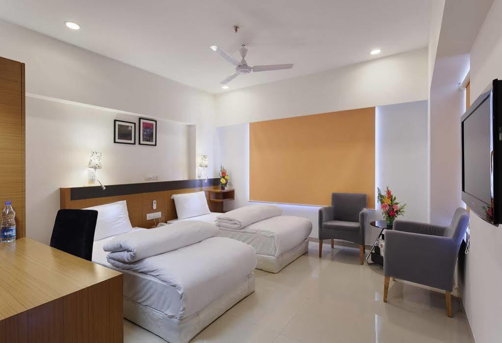 Hi 5 Hotel & Experience Nashik Dış mekan fotoğraf