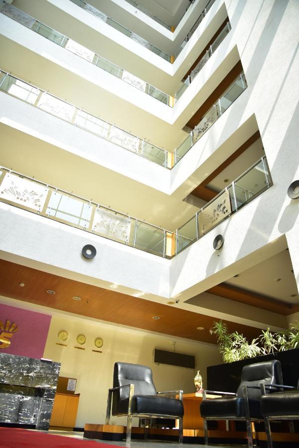 Hi 5 Hotel & Experience Nashik Dış mekan fotoğraf