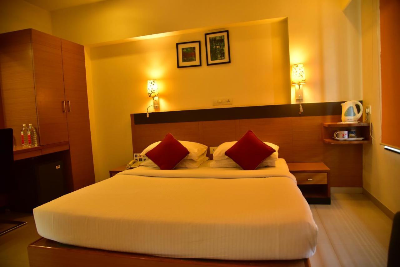 Hi 5 Hotel & Experience Nashik Dış mekan fotoğraf