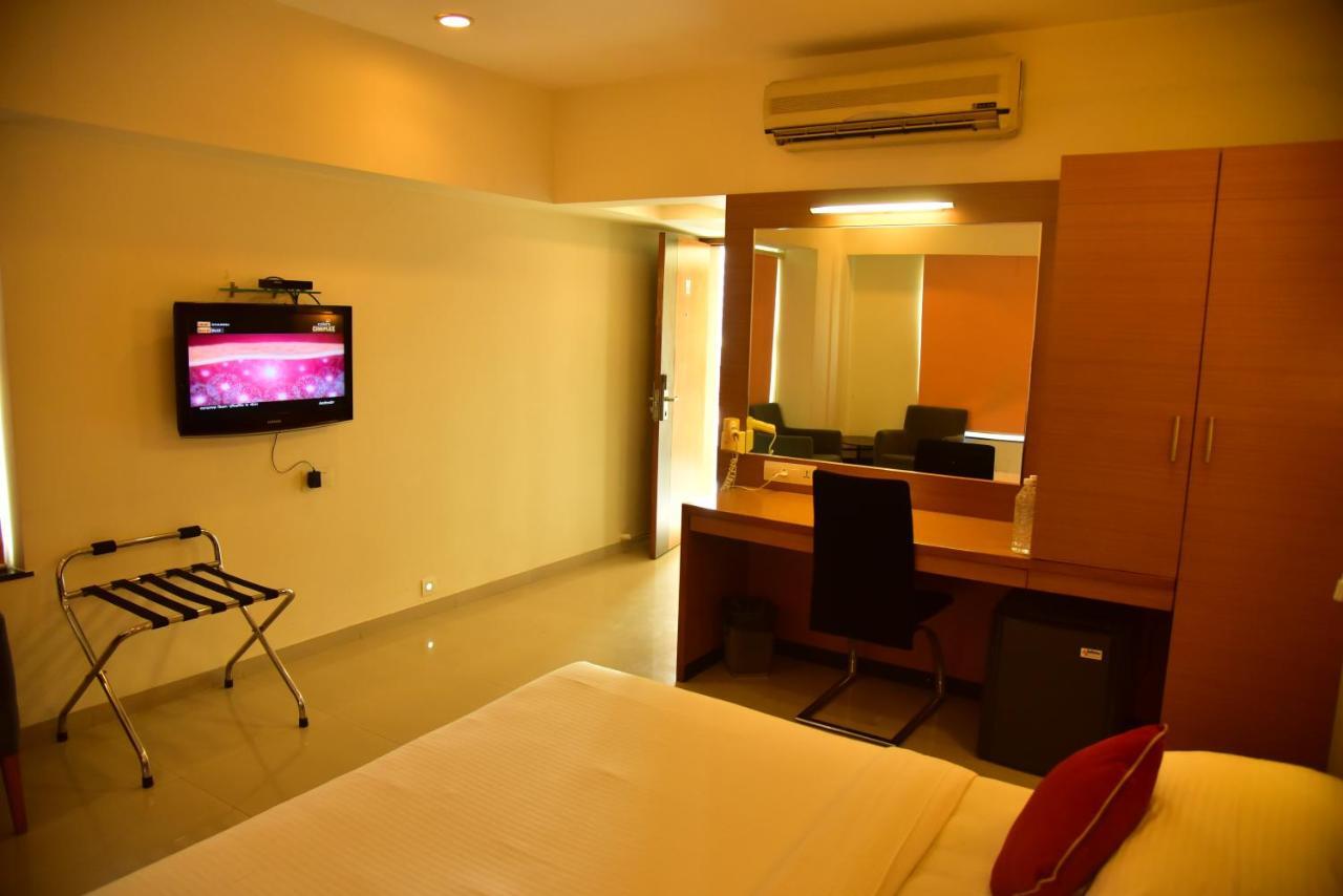 Hi 5 Hotel & Experience Nashik Dış mekan fotoğraf