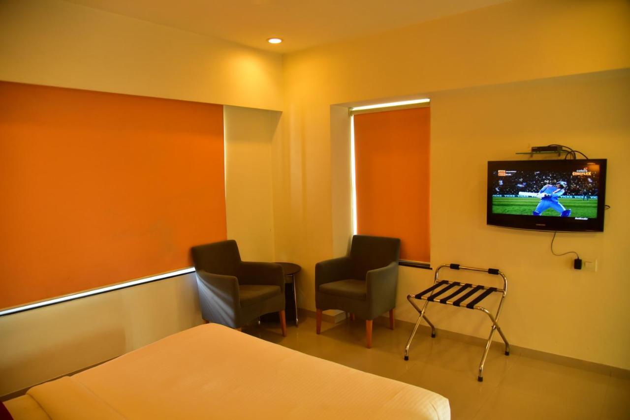 Hi 5 Hotel & Experience Nashik Dış mekan fotoğraf