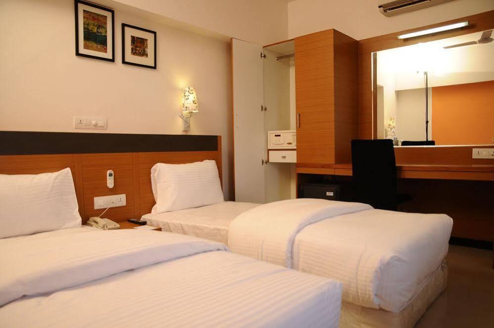 Hi 5 Hotel & Experience Nashik Dış mekan fotoğraf