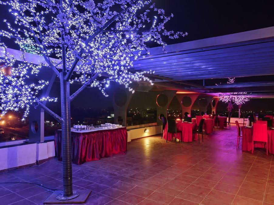 Hi 5 Hotel & Experience Nashik Dış mekan fotoğraf