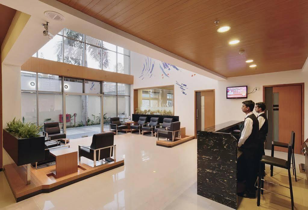 Hi 5 Hotel & Experience Nashik Dış mekan fotoğraf