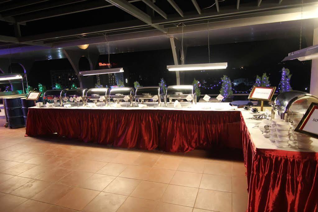 Hi 5 Hotel & Experience Nashik Dış mekan fotoğraf
