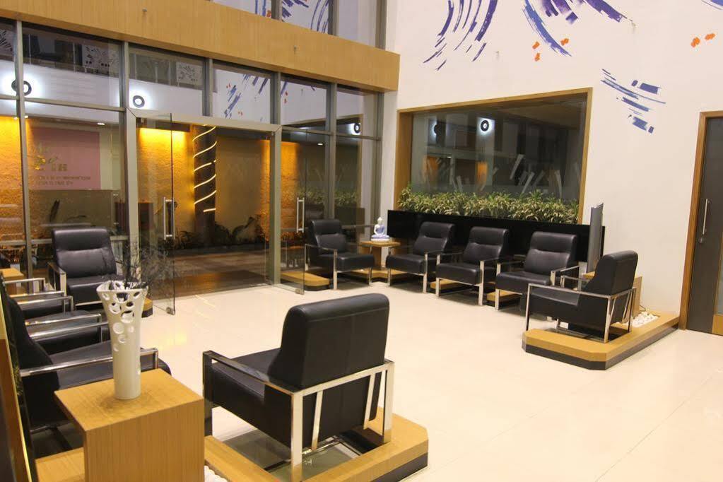 Hi 5 Hotel & Experience Nashik Dış mekan fotoğraf