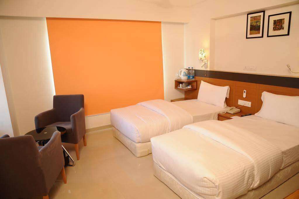 Hi 5 Hotel & Experience Nashik Dış mekan fotoğraf