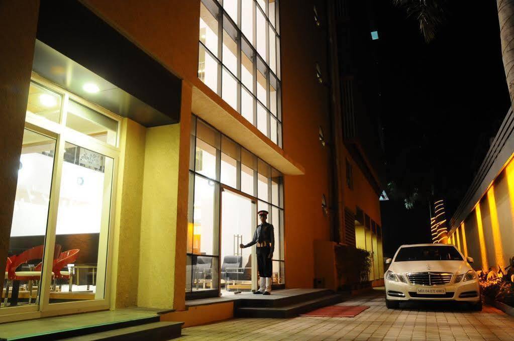 Hi 5 Hotel & Experience Nashik Dış mekan fotoğraf